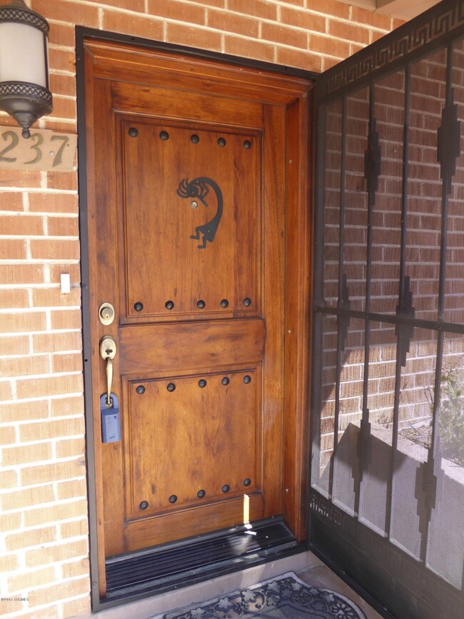 5237 E 8th St, Tucson, AZ 85711 - photo 3