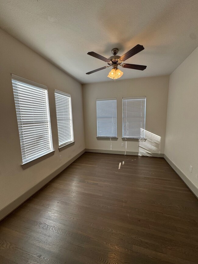 1660 Hawthorne St unit 8, Houston, TX 77006 - photo 4
