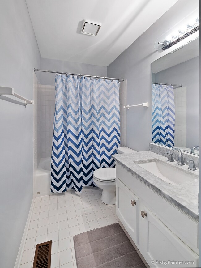 906 Heathrow Ln, Naperville, IL 60540 - photo 2