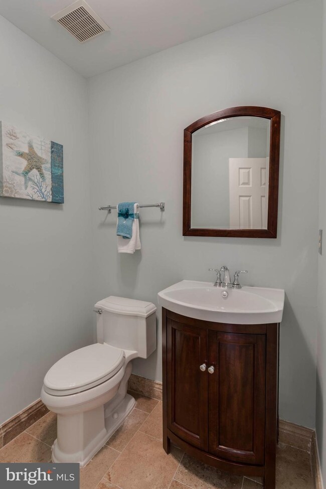 10444 Breckinridge Ln, Fairfax, VA 22030 - photo 4