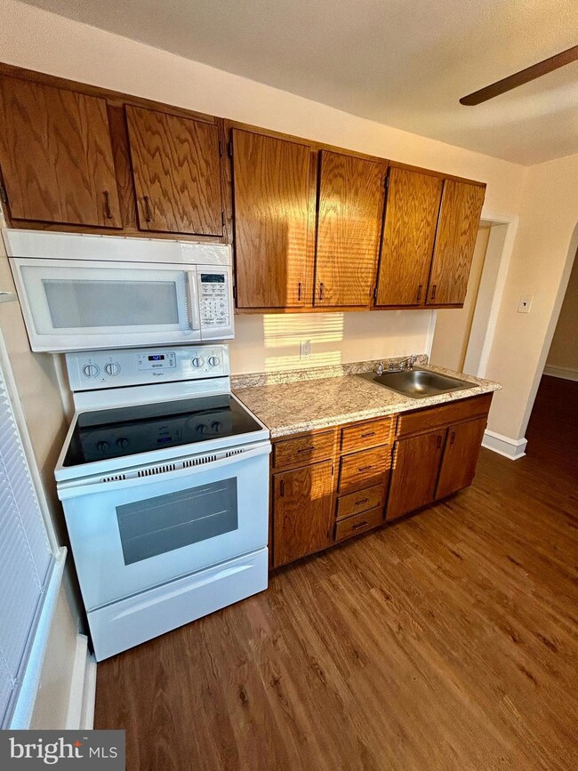 224 Clifton Ave unit 2, Darby, PA 19023 - photo 4