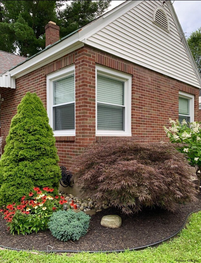 824 Parkside Ave, Schenectady, NY 12309 - photo 3