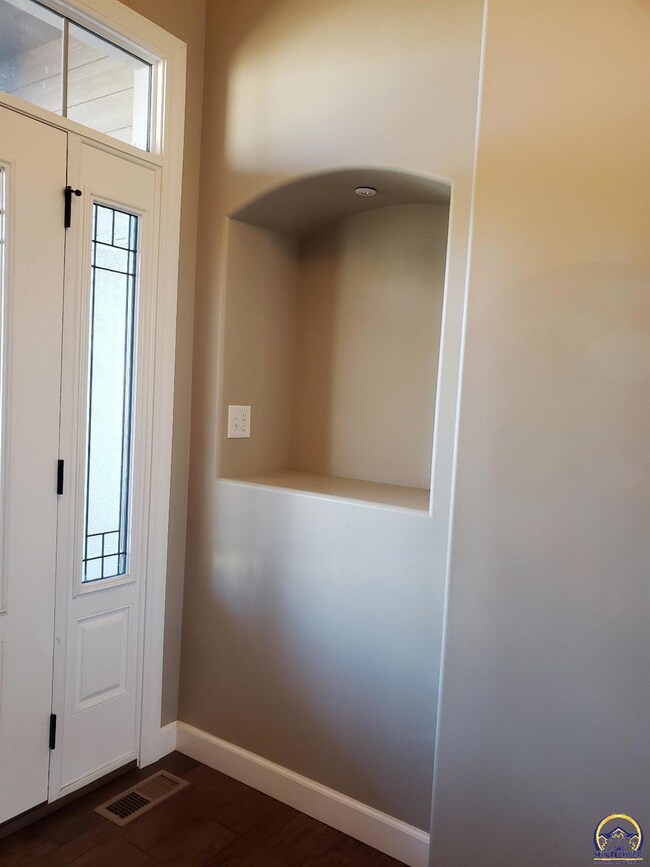 8016 SW 28th Cir, Topeka, KS 66614 - photo 4