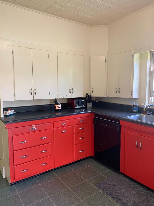 122 Middle St, Lancaster, NH 03584 - photo 4