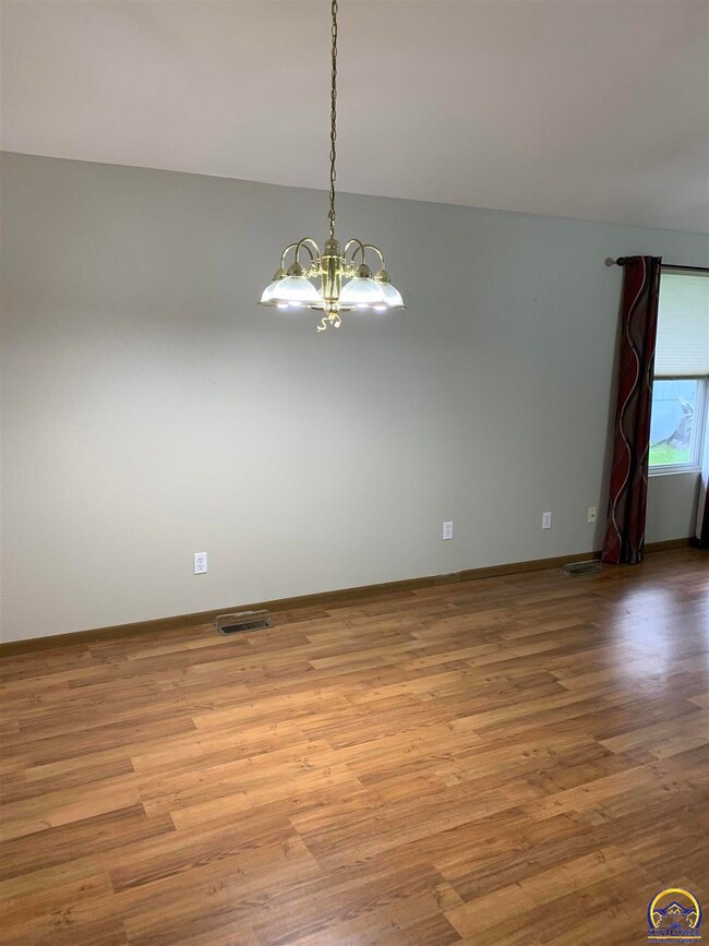 2310 SW Ancaster Rd, Topeka, KS 66614 - photo 7