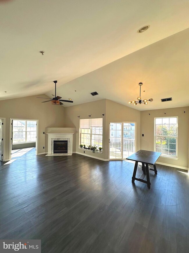 25272 Riffleford Square unit 304, Chantilly, VA 20152 - photo 2