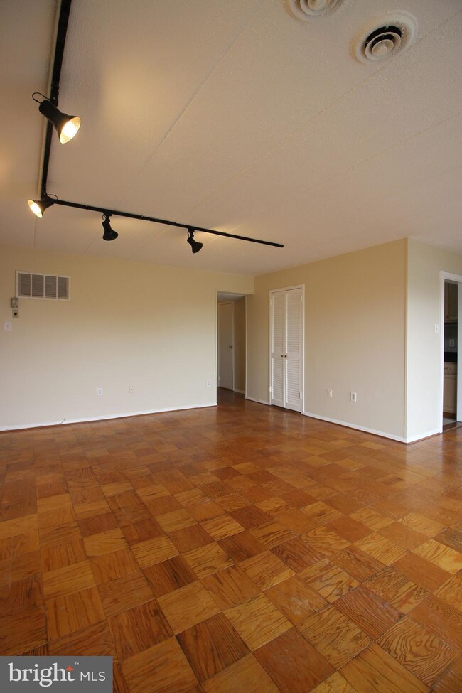 2632 Wagon Dr unit 287, Alexandria, VA 22303 - photo 3