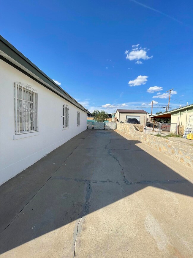 7541 Hermosillo Dr, El Paso, TX 79915 - photo 3