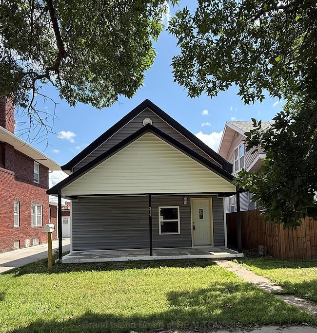 217 W 4th St, Hastings, NE 68901 - photo 2