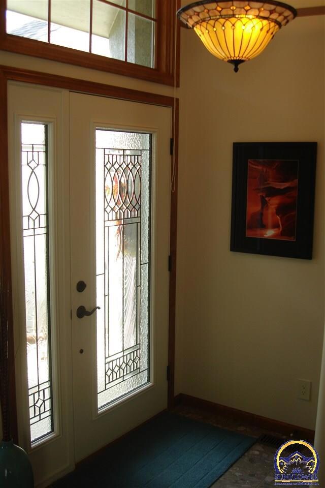 3924 SW Stonybrook Dr, Topeka, KS 66610 - photo 6