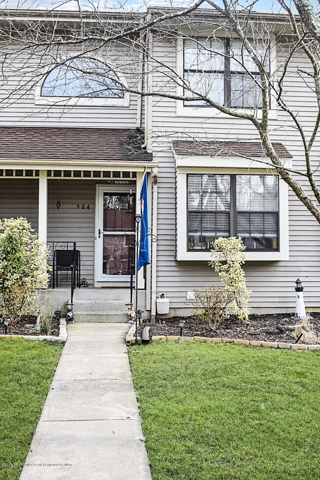 904 Arlington Dr.