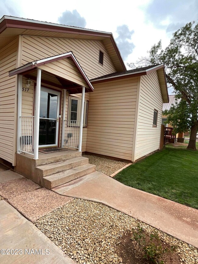 517 W Hillview St, Winslow, AZ 86047 - photo 4