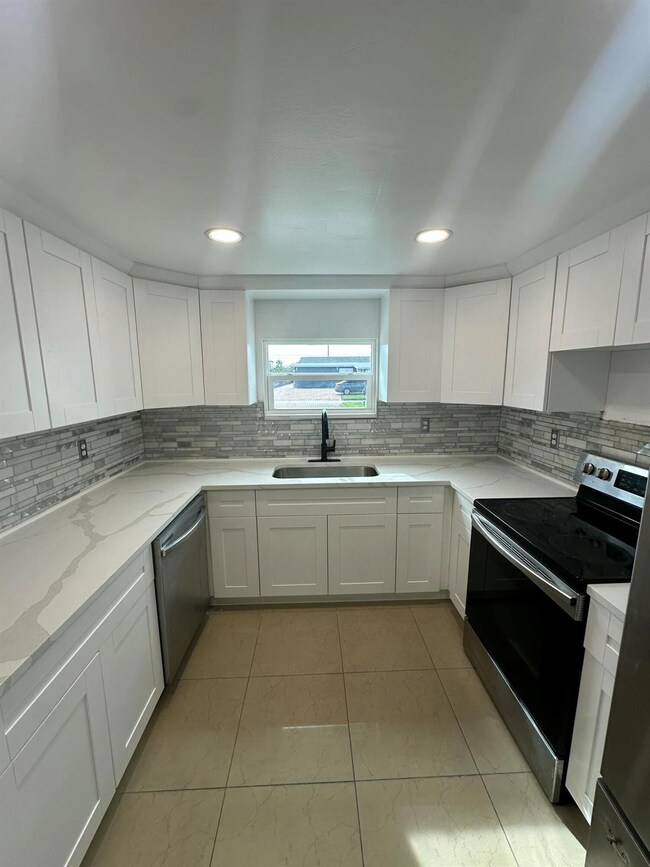 5679 S Rue Rd, West Palm Beach, FL 33415 - photo 5