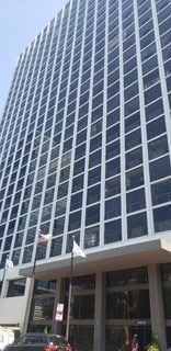 4343 N Clarendon Ave unit 914, Chicago, IL 60613 - photo 2