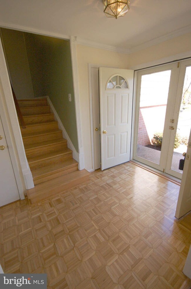 4209 Queen Mary Dr, Olney, MD 20832 - photo 3