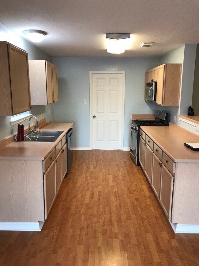 9830 Revelstoke Dr, Houston, TX 77086 - photo 5