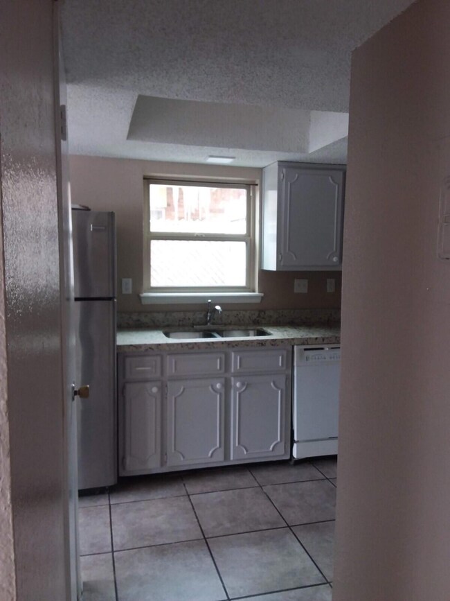 10512 Ashwood Dr unit A, El Paso, TX 79935 - photo 7