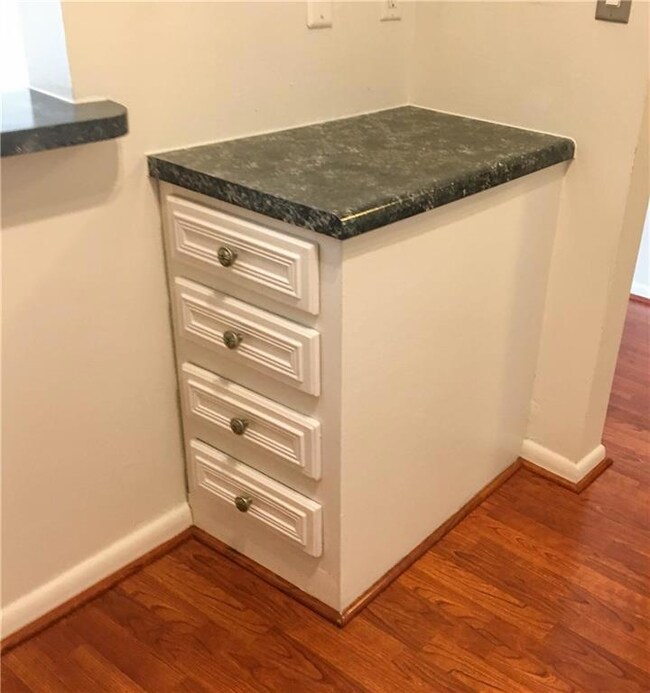 Extra storage drawers in the kitchen -  Perfect fo