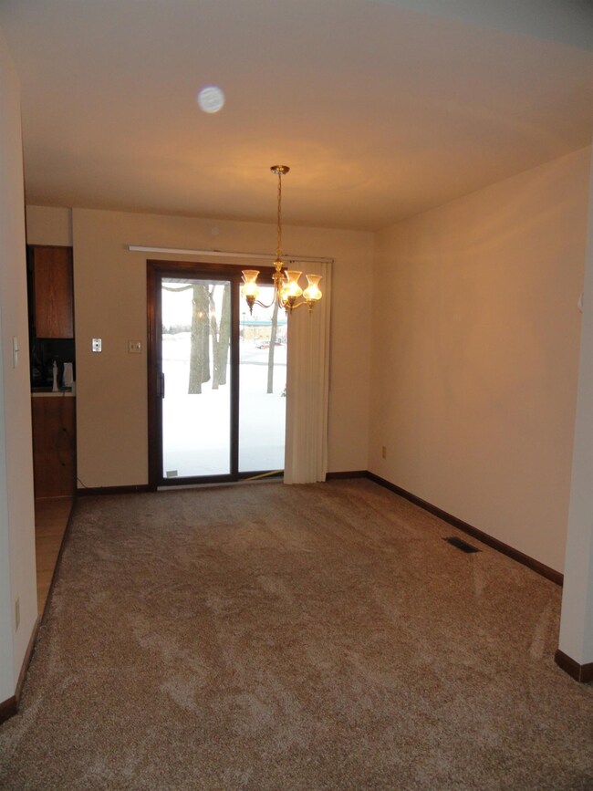 1712 W Ash St, Griffith, IN 46319 - photo 3