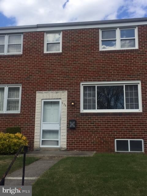 936 Circle Dr, Halethorpe, MD 21227 - photo 2