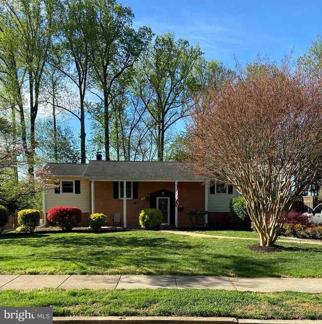 8329 Carnegie Dr, Vienna, VA 22180 - photo 2