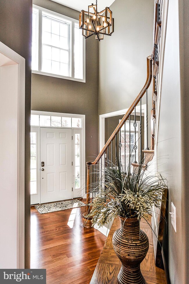 9058 John Sutherland Ln, Lorton, VA 22079 - photo 7