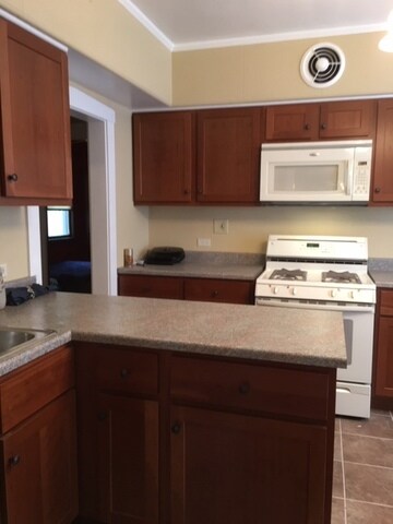 417 W Ridgeland Ave, Waukegan, IL 60085 - photo 6