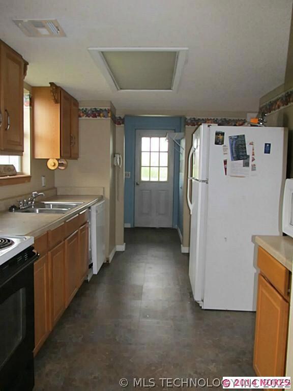 Another view of kitchen.