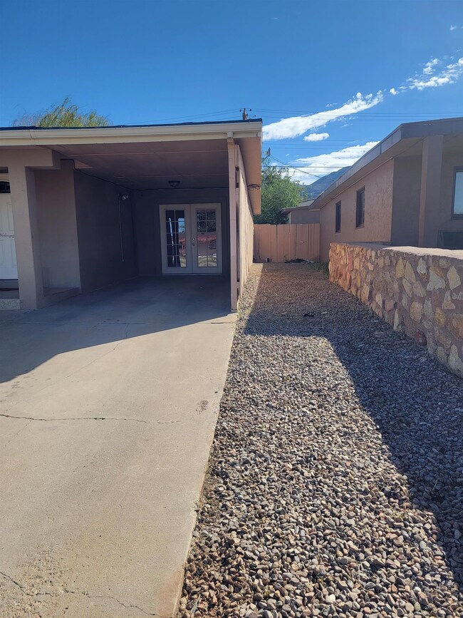 406 Bonnell Dr, Alamogordo, NM 88310 - photo 2