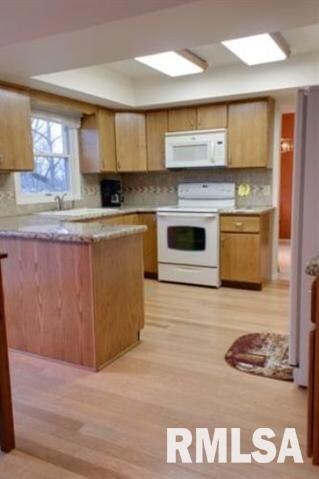 4343 Royal Oaks Dr, Davenport, IA 52806 - photo 6