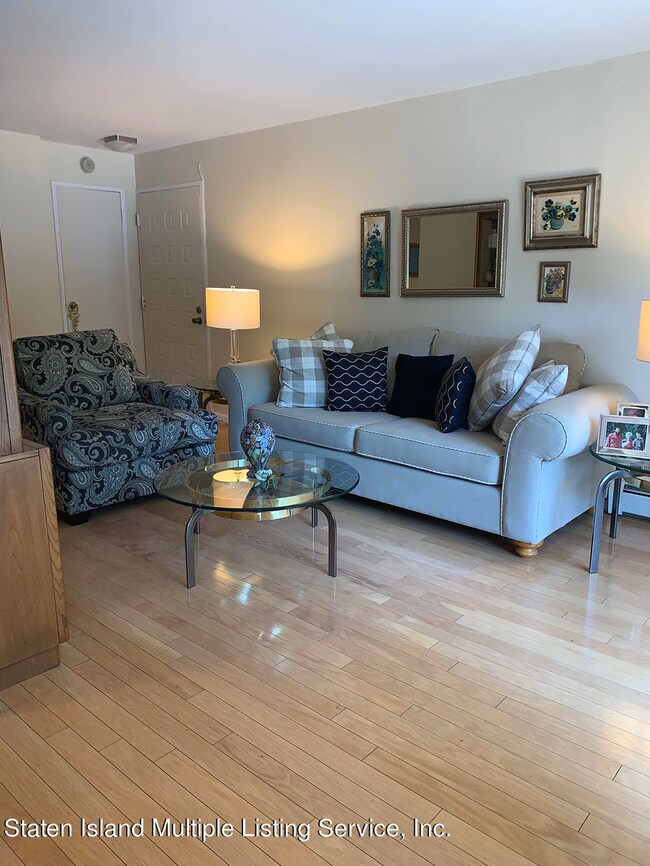 29 Donna Ct unit 5, Staten Island, NY 10314 - photo 3