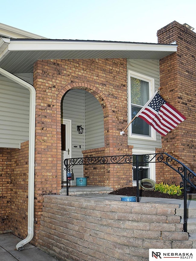 808 Chisholm Trail, Papillion, NE 68046 - photo 2