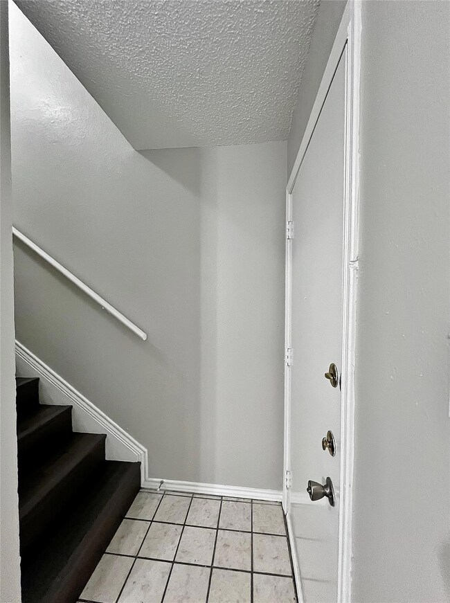 210 Christina Place, Grand Prairie, TX 75051 - photo 3