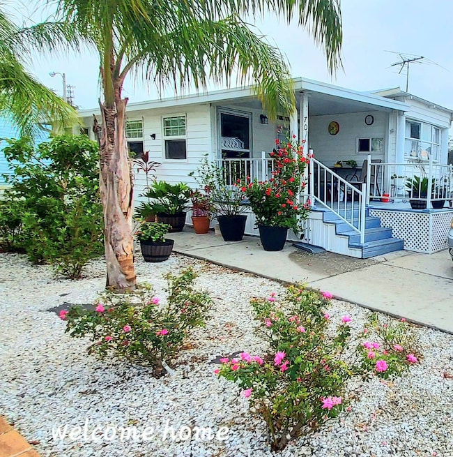 37251 Chancey Rd unit 70, Zephyrhills, FL 33541 - photo 2