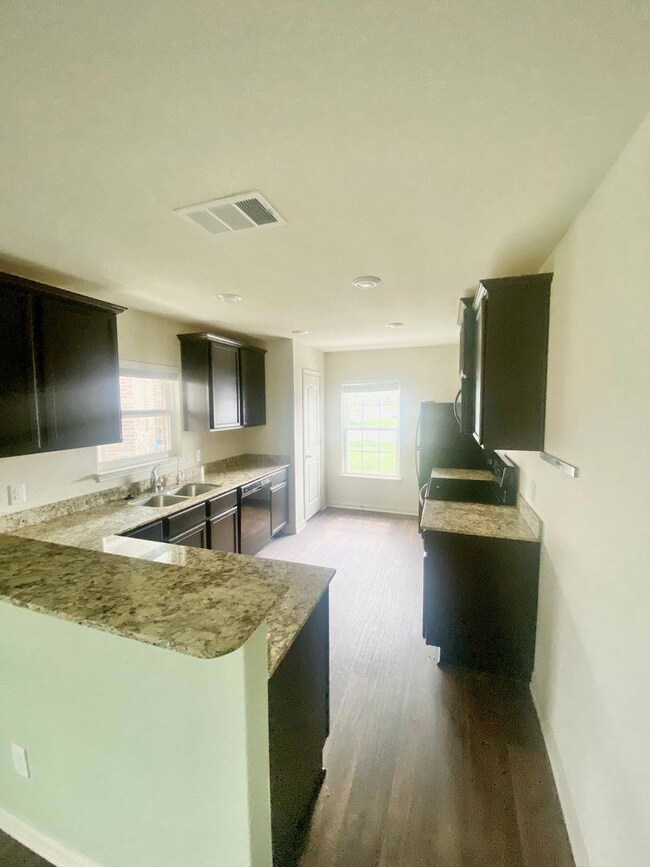 701 Yearwood Ln unit 50-E, Jarrell, TX 76537 - photo 5