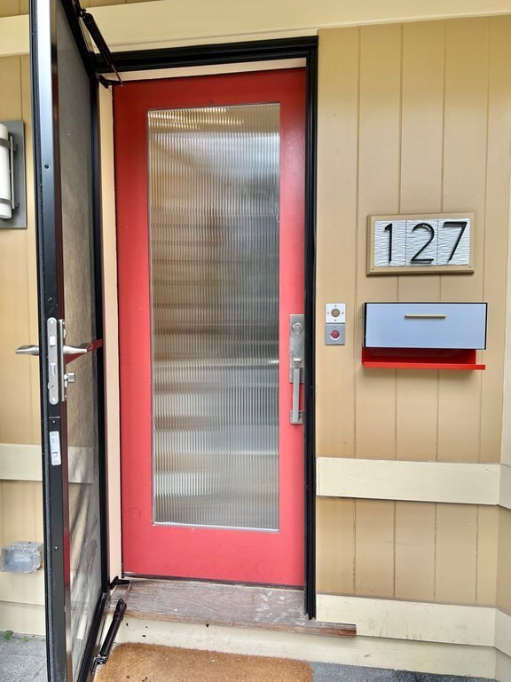127 Reed St unit 2, Cambridge, MA 02140 - photo 3