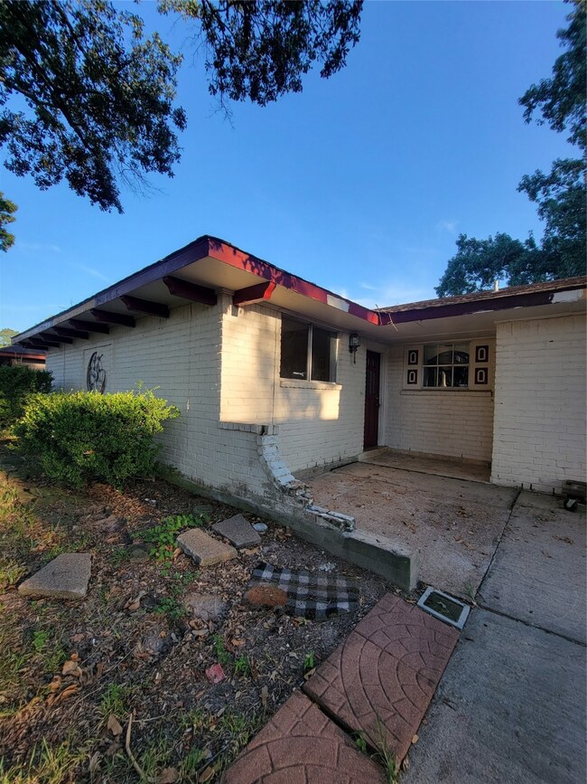 1719 Hidden Valley Dr, Houston, TX 77088 - photo 3