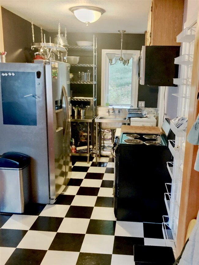 76 Colonial Dr unit 6, White River Junction, VT 05001 - photo 4