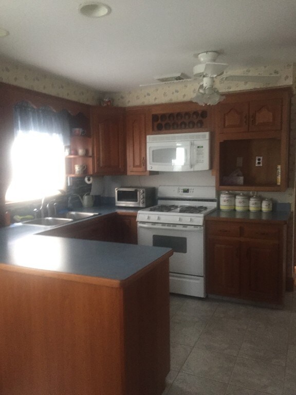 194 Austin St, Fall River, MA 02723 - photo 3