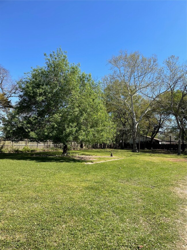 8902 Shady Dr, Houston, TX 77016 - photo 4