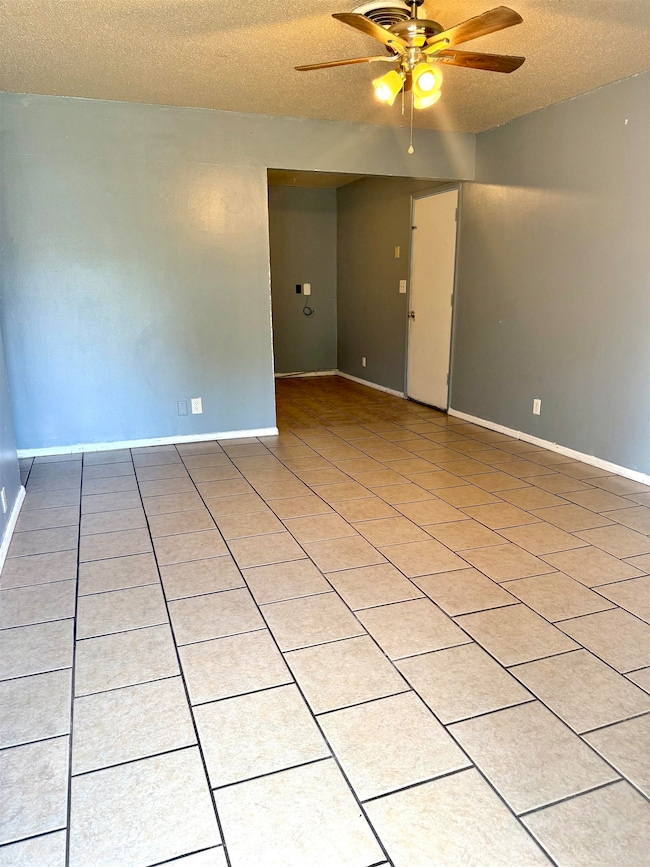 1410 N Ferguson St, Enid, OK 73701 - photo 2