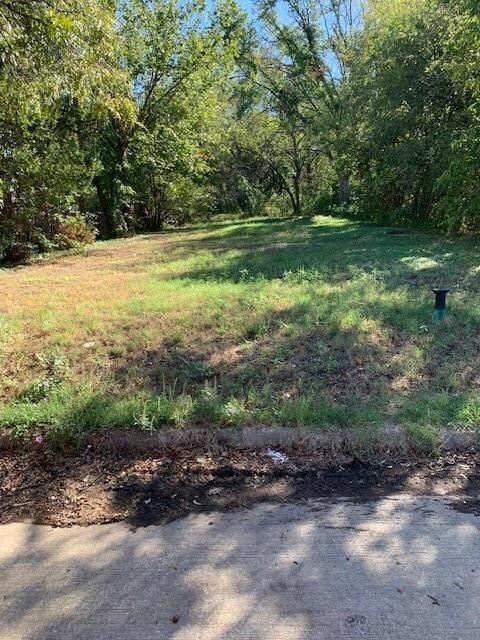 521 Paradise St, Fort Worth, TX 76111 - photo 2