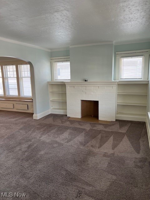 LR with decor fireplace