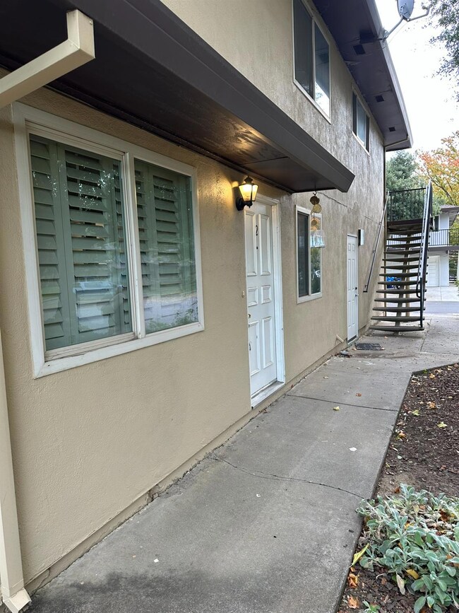 2900 Pole Line Rd unit 2, Davis, CA 95618 - photo 3