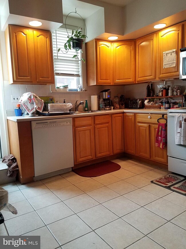 3552 Chippendale St, Philadelphia, PA 19136 - photo 7