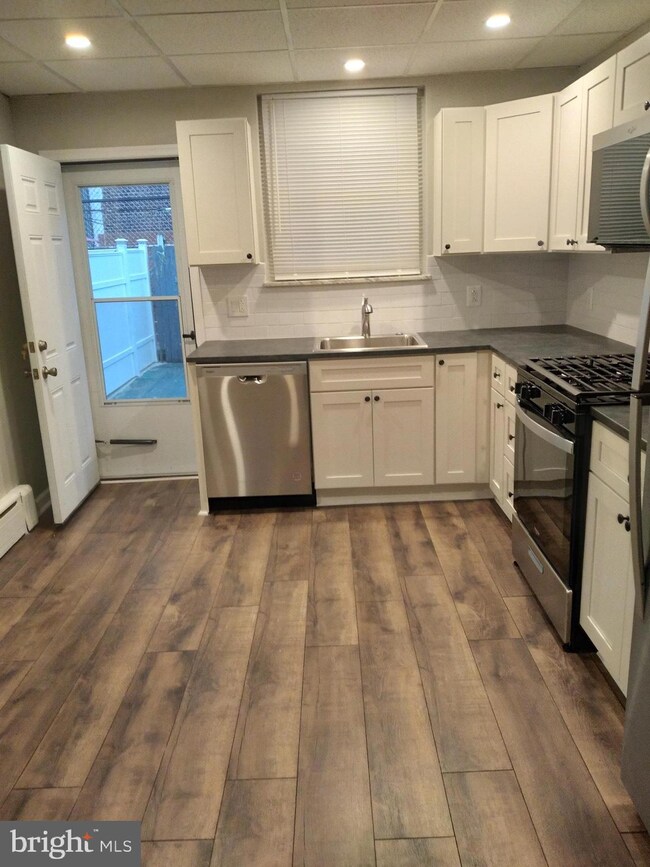 1915 S Galloway St, Philadelphia, PA 19148 - photo 5