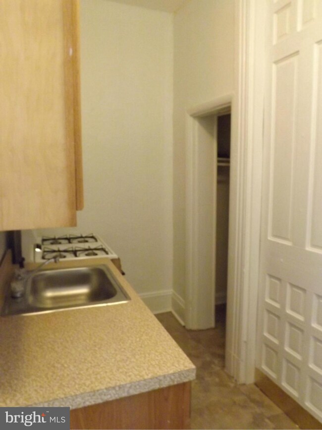 1708 Saint Paul St unit 1ST FLOOR FRONT, Baltimore, MD 21202 - photo 6