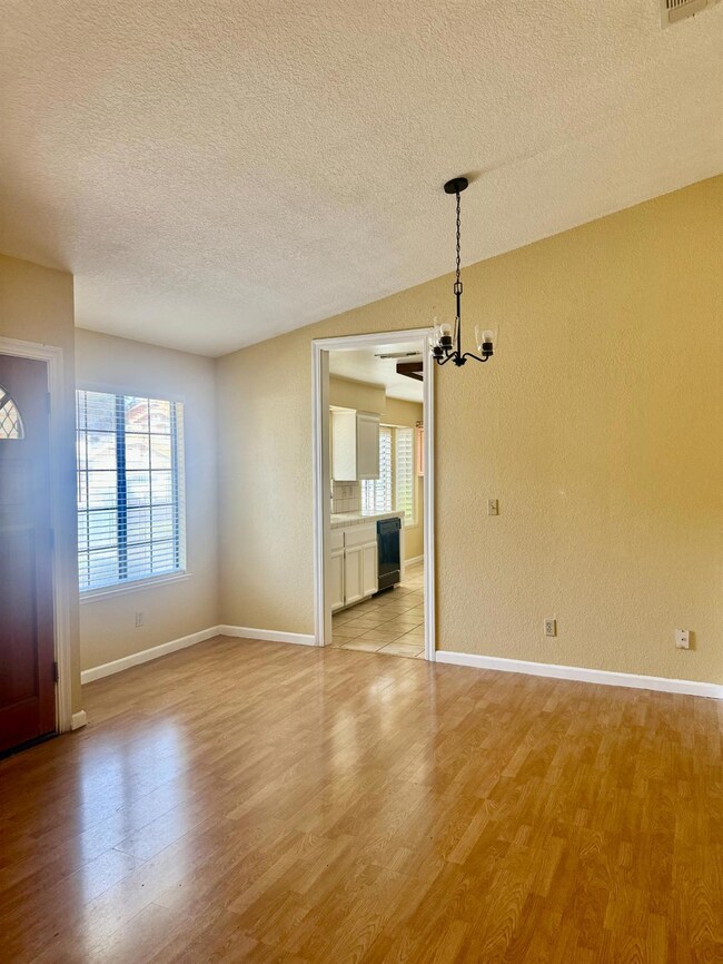 461 E Alluvial Ave unit 106, Fresno, CA 93720 - photo 6