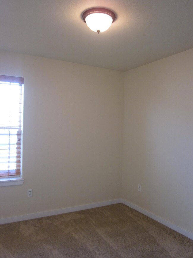 beall 21302 bedroom 06