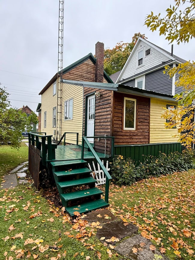 809 Young St, Sault Sainte Marie, MI 49783 - photo 3